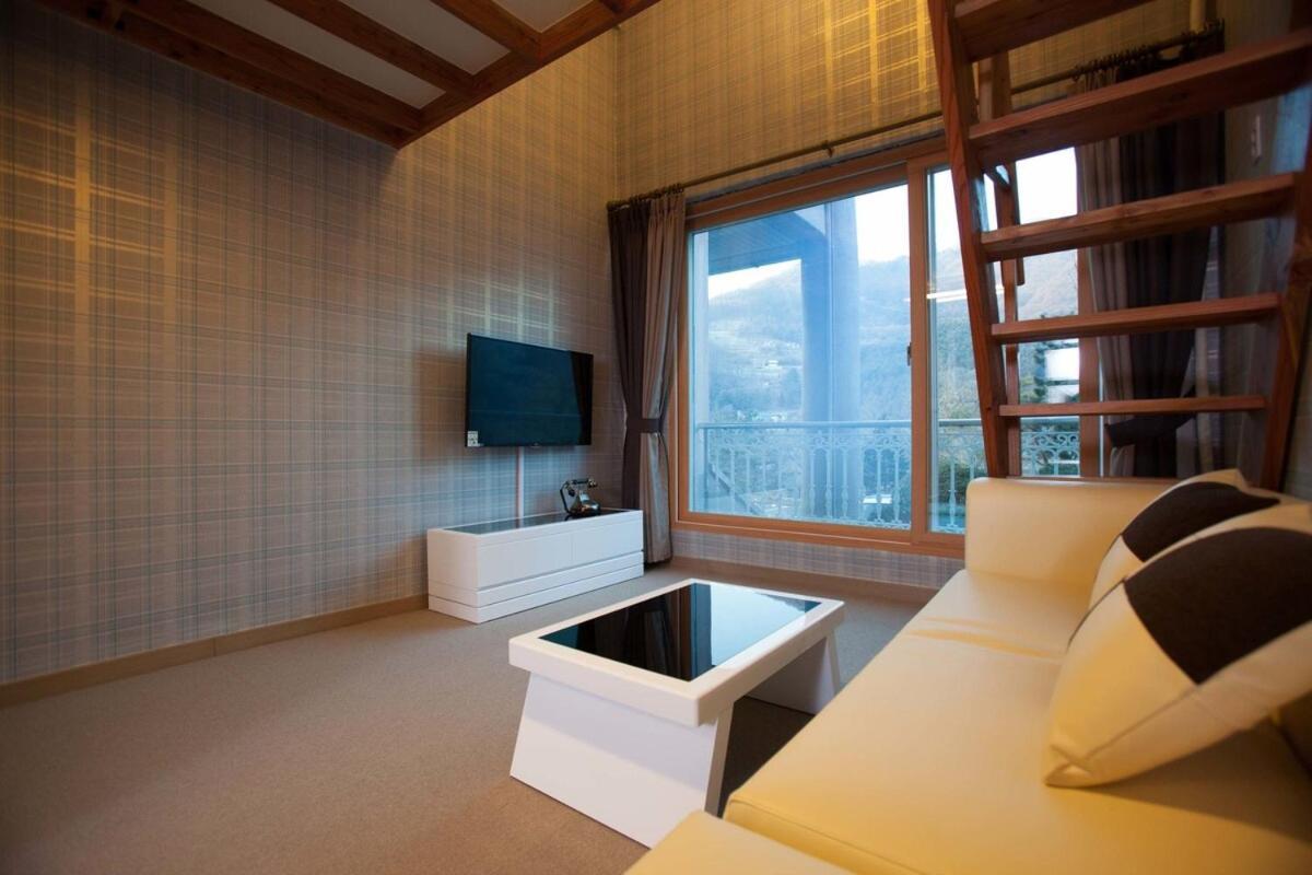 Cheongpyeong Family Hotel Капхён Экстерьер фото